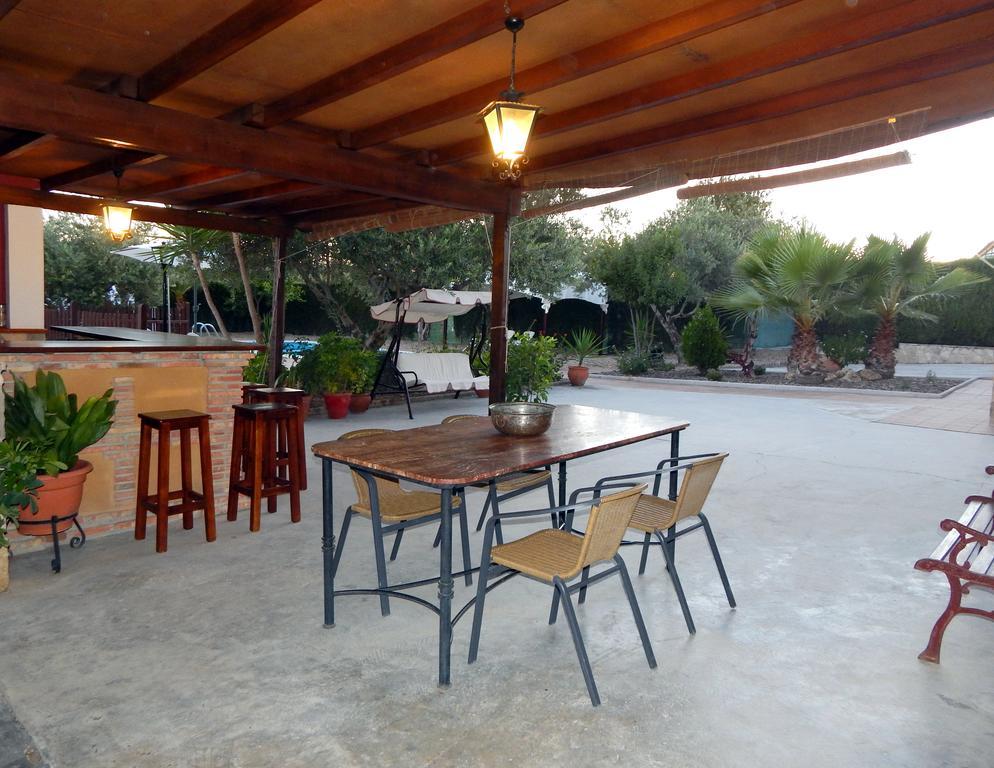 Villa Maria - Pista De Padel Y Piscina Baena Exterior foto
